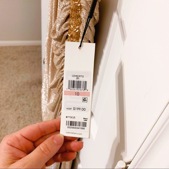 Gold asymmetrical strap gown - Picture 7 of 9